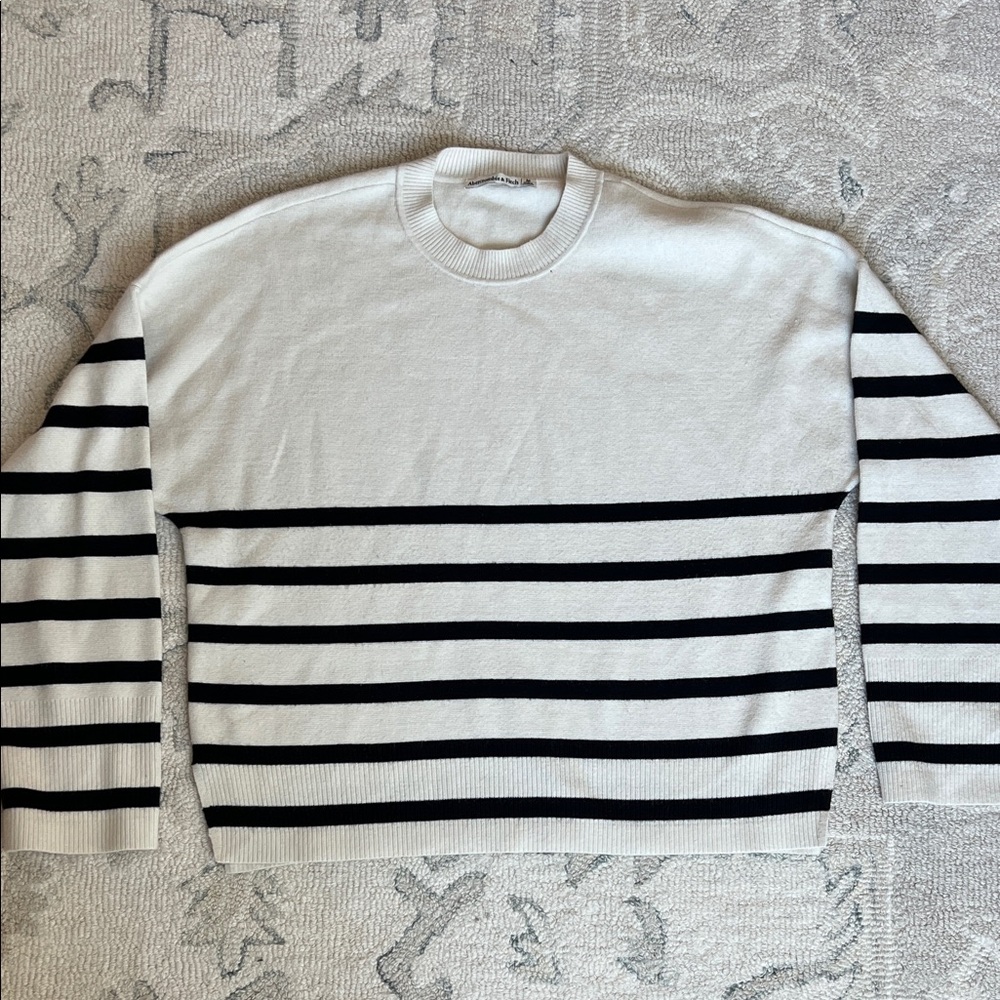 Abercrombie & Fitch Cream Striped Sweater size M